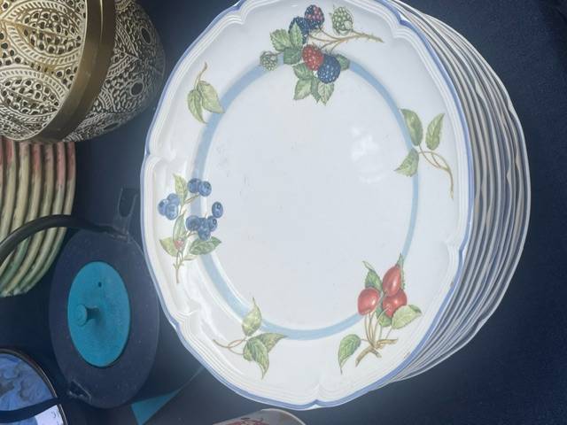 Lot d'assiettes plates fruits rouges et noirs Villeroy et Boch